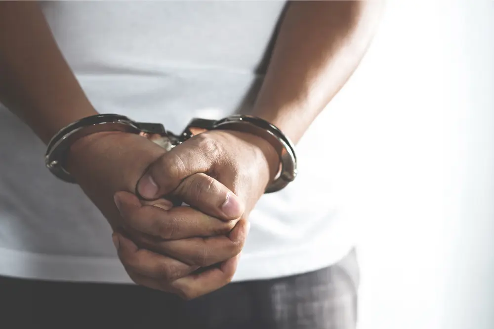 浮気・不倫は犯罪になるのか？死刑になる国も？不法行為と犯罪の違い