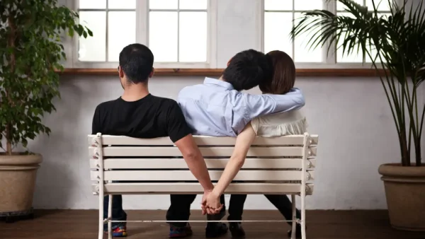 主婦が浮気をする6つのキッカケとその心理とは。浮気する主婦の特徴や見抜き方も解説！