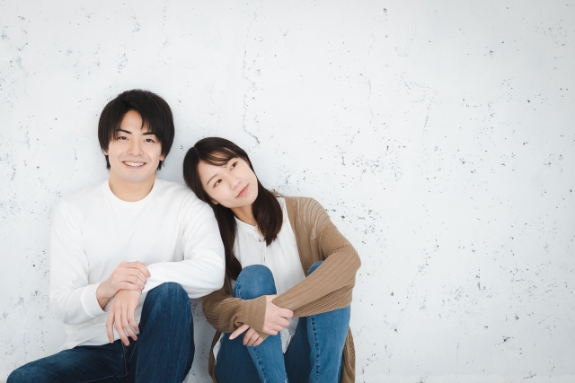 寄り添うカップル