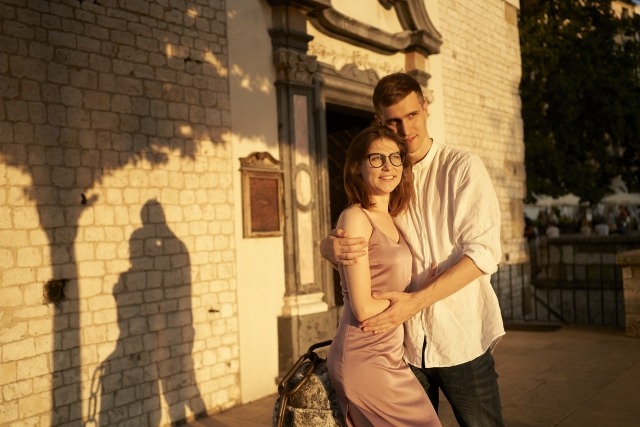 夕暮れ時のカップル